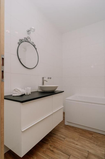 Bathroom, TOTU Home Studio Deluxe Browar Gdański, Gdańsk City