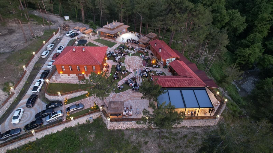 Exterior & Views