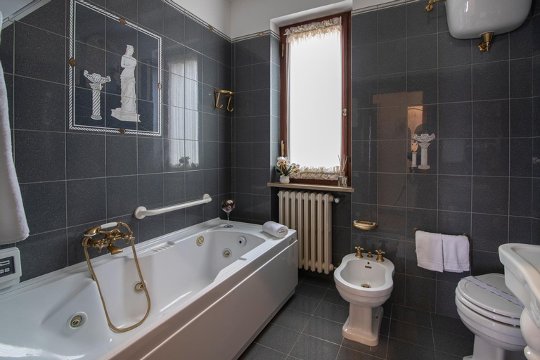 Bathroom 8
