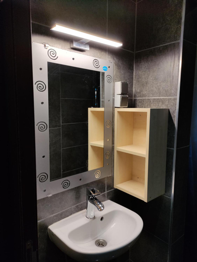 Bathroom 10
