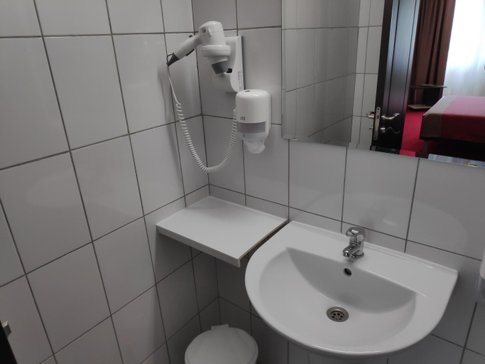 Others 4, Hostel Caliman, Calimanesti