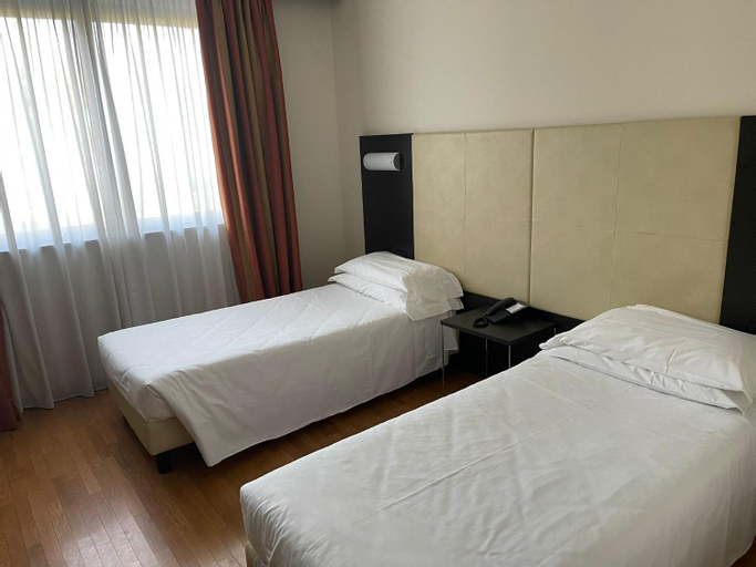 Elysium Hotel Raya, Milano