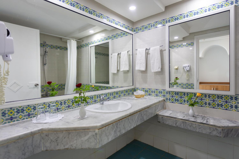 Bathroom 5, Djerba Holiday Beach Hotel, Houmt Souk