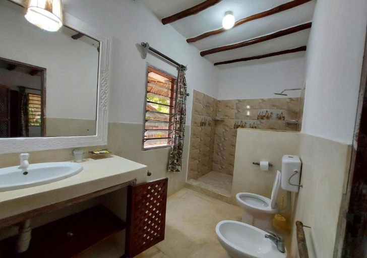 Bathroom, Marine Holiday House, Malindi