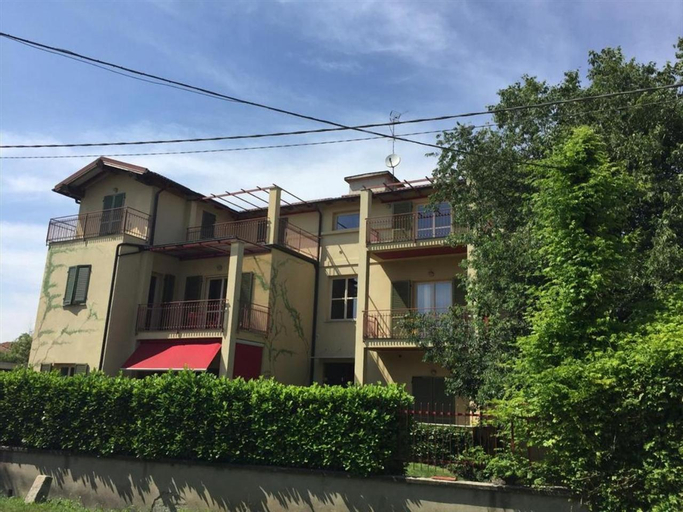 Exterior 2