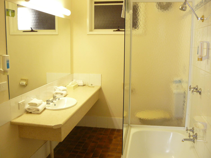 Bathroom 10