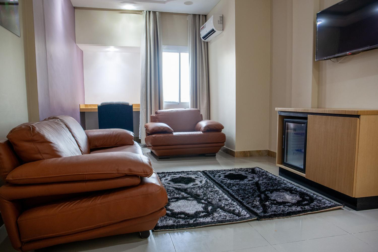 Others 5, Hotel Mickel, Wouri