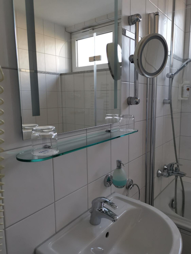 Bathroom 10