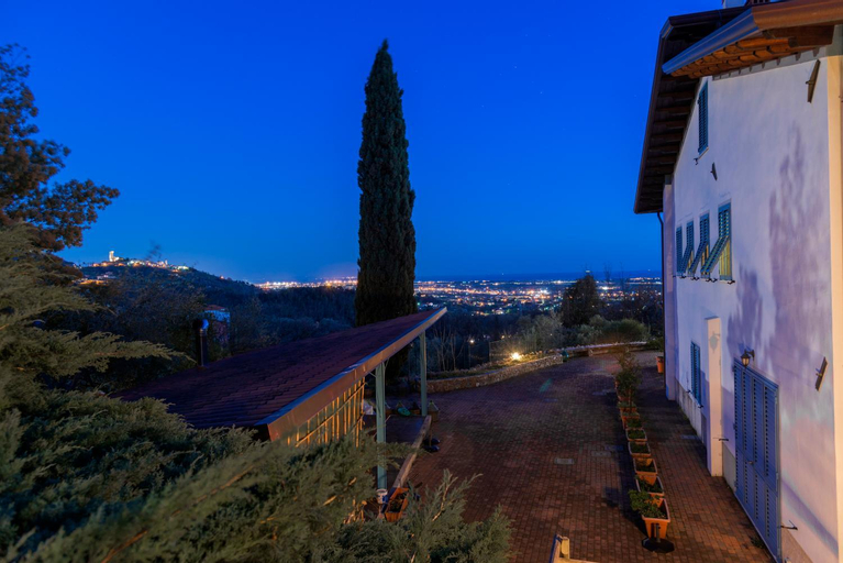 Ca' Bianca Bed & Breakfast, Massa Carrara