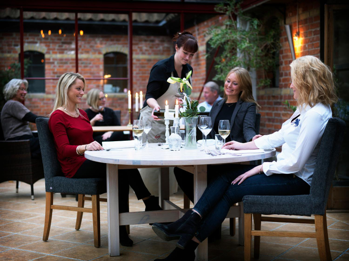 Food & Drinks 4, Blasingsborgs Gardshotell pa Osterlen, Simrishamn