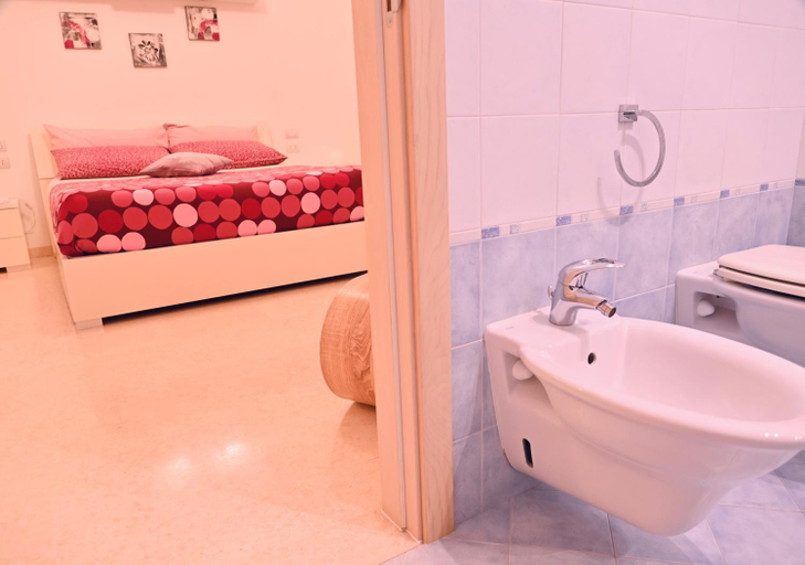 Others 3, B&B 5 Lune, Bari