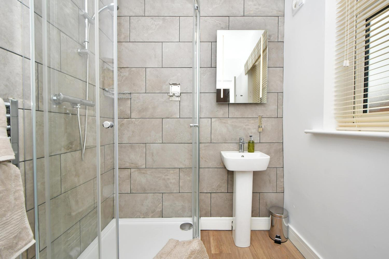 Bathroom 5, The Masons Arms, Staffordshire