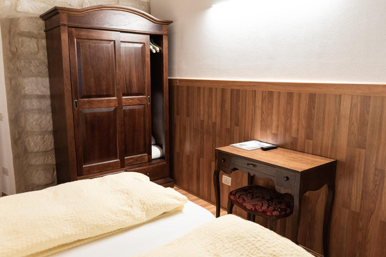 Bedroom 2, Albergo Garni Orchidea, Trento