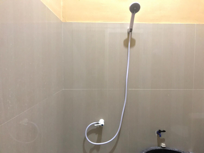 Bathroom 18