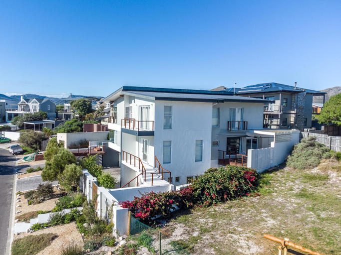 Exterior view 4, Greenways Drive Apartment, City of Cape Town