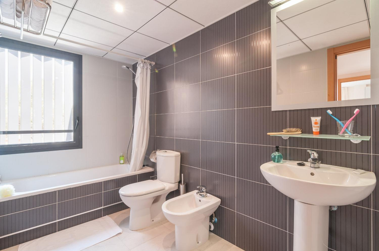 Bathroom 4, Pierre & Vacances Salou, Tarragona