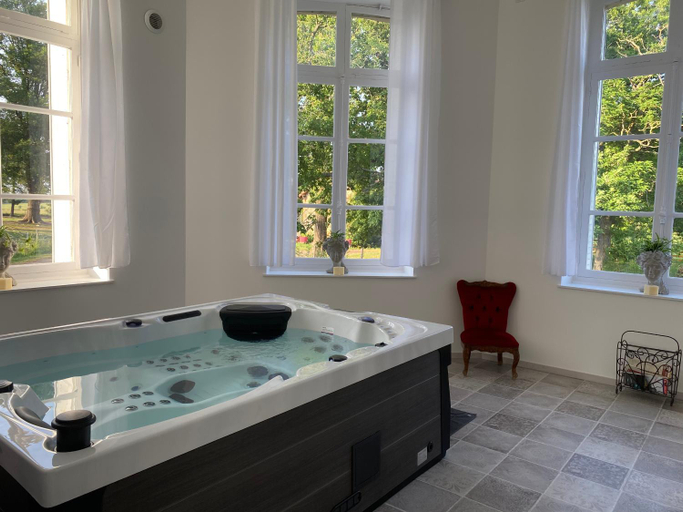 Bathroom 3, Gite de la Comtesse - Chateau de la Bouchatte, Allier