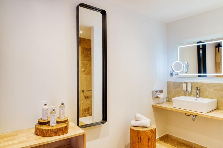 Bathroom 4, Le Domaine de Baulieu, Singuliers Hotels, Gers