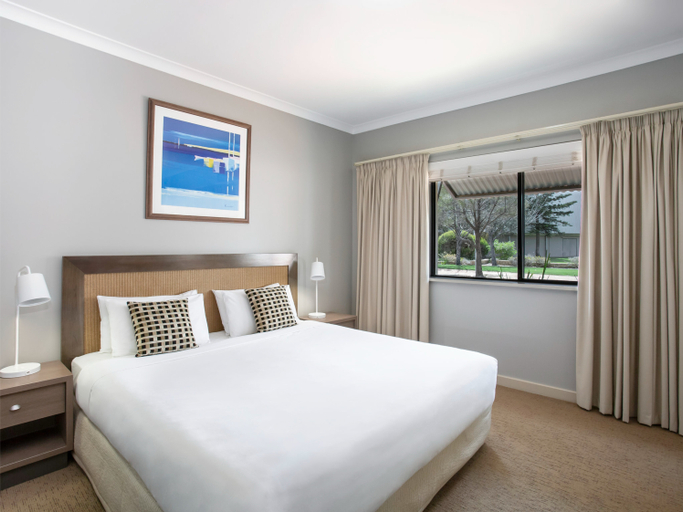 Bedroom 4, Mantra Geraldton, Geraldton