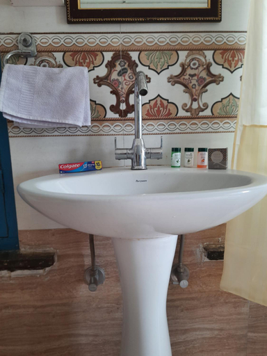 Bathroom 2, Madan Mohan Villas (A Haritage Haveli Home Stay), Udaipur