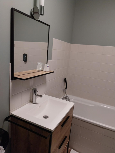 Bathroom 3, le Ricordeau, Ille-et-Vilaine
