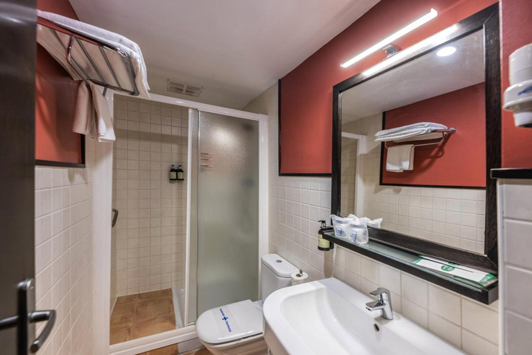 Bathroom 4, Hotel Monasterio Benedictino., Zaragoza