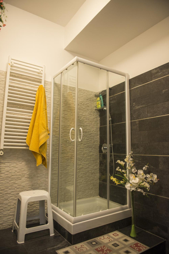 Bathroom 2, Dolce Conca D'Oro B&B, Palermo
