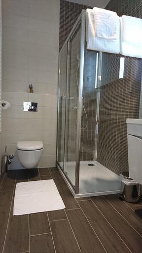 Bathroom 3, B&B Schlosser, Zagreb