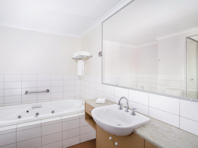 Bathroom 5, Mantra Geraldton, Geraldton