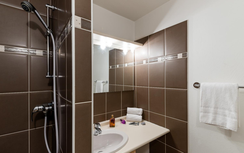 Bathroom 4, Residence Lagrange Vacances L'Ardoisiere, Hautes-Pyrénées