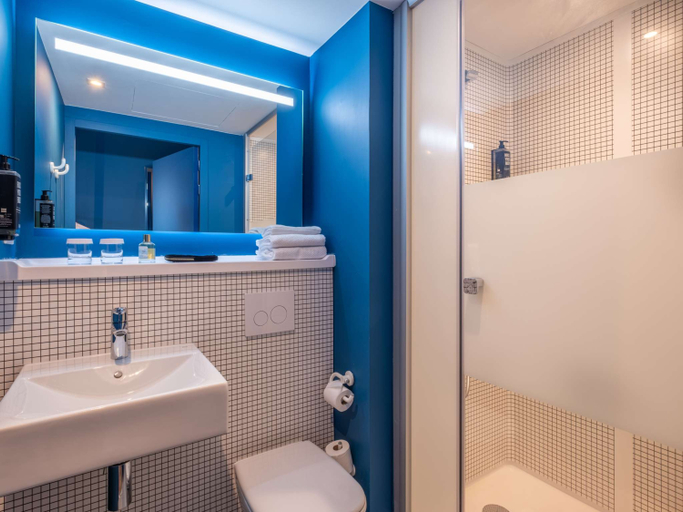 Bathroom 3, Ibis budget Nantes Nord Treillières, Loire-Atlantique
