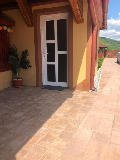 Others 2, Casa Alexia, Hateg