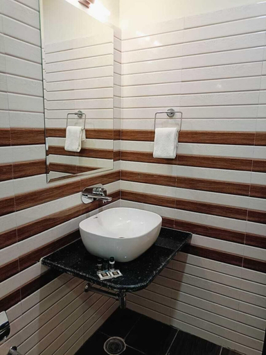 Bathroom 3, Shrigo Hotels Banaras, Varanasi
