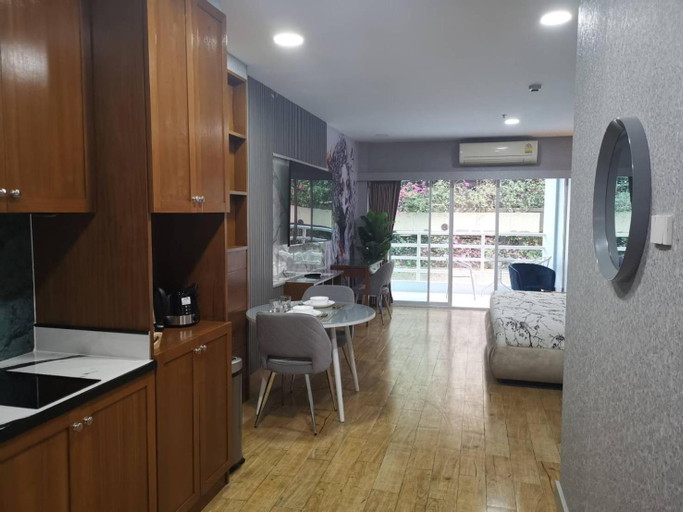 Dining Room 7