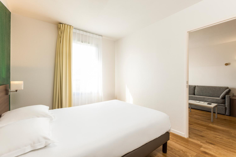 Bedroom 3, Aparthotel Adagio Access Carrieres Sous Poissy, Yvelines