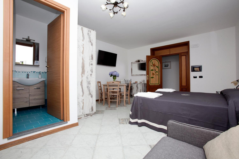 Bathroom, Luxury Room Vittorio Emanuele II, Messina