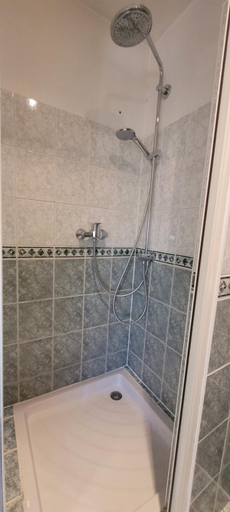Bathroom 3, Cote Jardin, Meuse