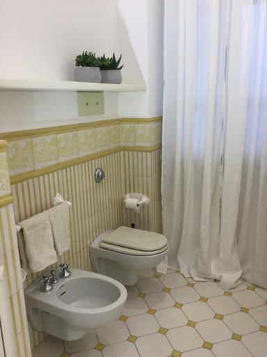 Bathroom 2, Al Massimo 36, Palermo