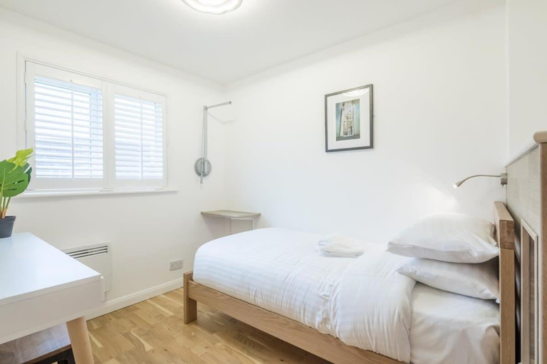 Others 4, Modern & Private - Free Parking, Cambridgeshire
