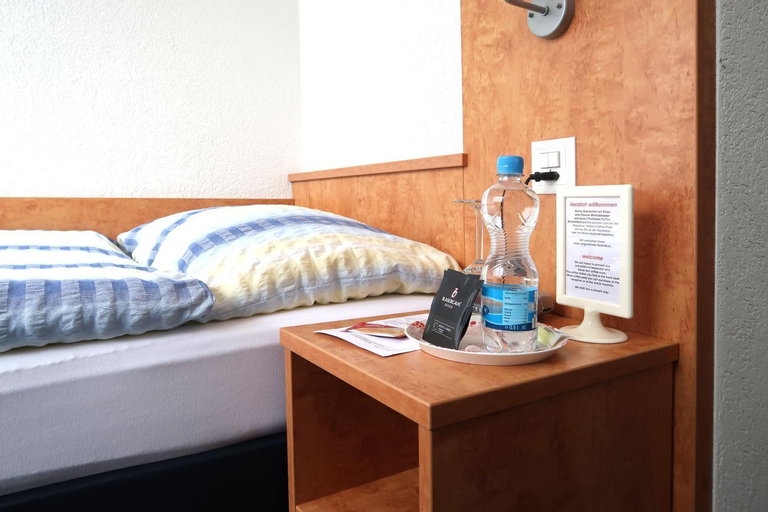 Bedroom 3, Budget Motel Self Check-In, Dielsdorf