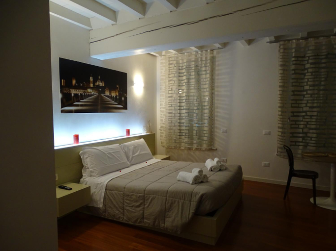 Others 4, Suite Alcova, Mantua