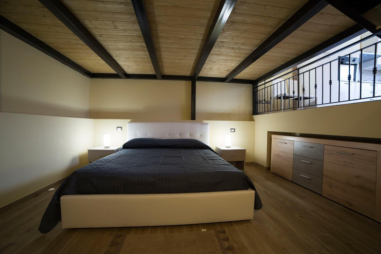 Others 4, SUNSET LOFT, Messina