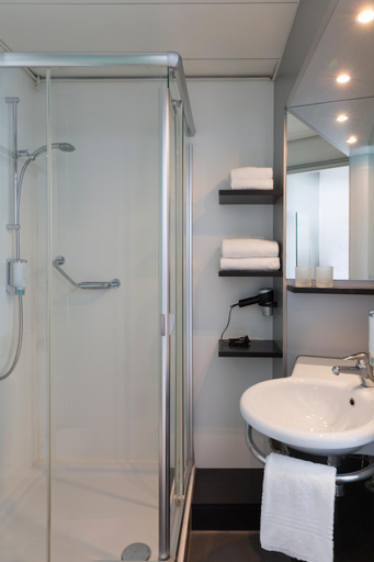 Bathroom 5, Hotel La Pergola, Bern