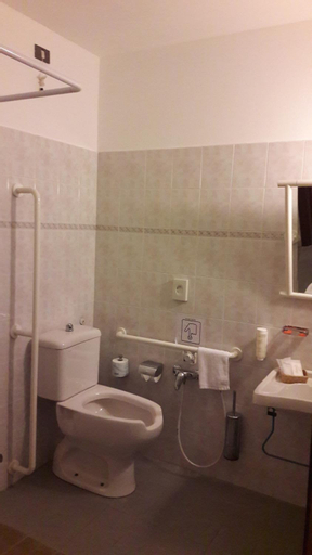 Bathroom 10