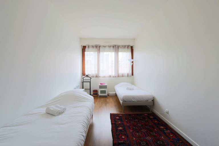 Bedroom 1, Spacious T3 #JeanJaures#Tours #Hypercentre#parking, Indre-et-Loire