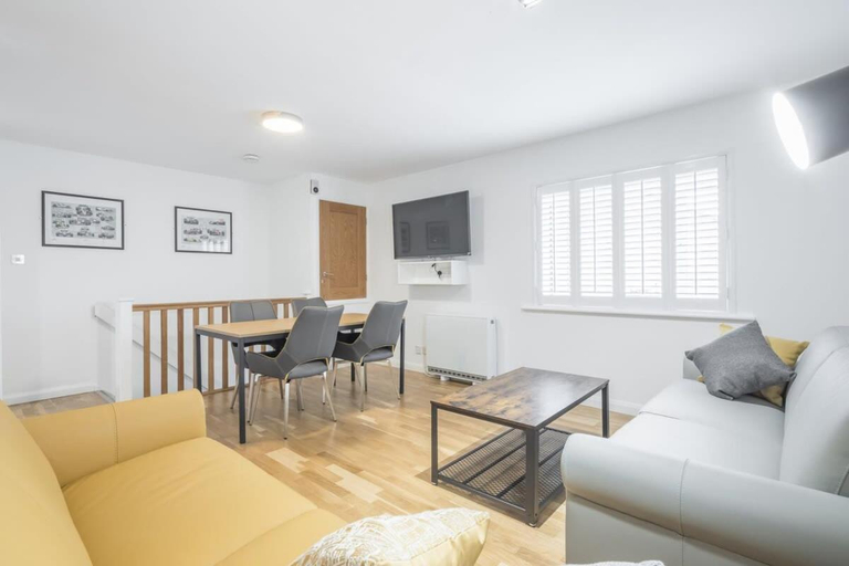 Others 3, Modern & Private - Free Parking, Cambridgeshire