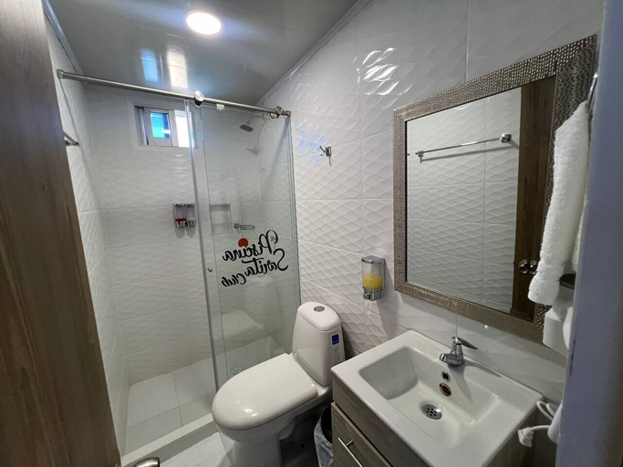 Bathroom 3, PISCINA SARITA CLUB BOUTIQUE, Girardot