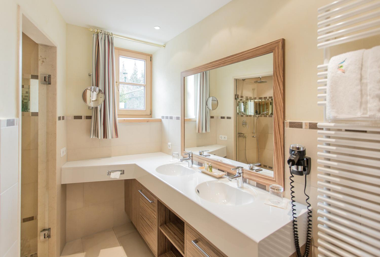 Bathroom 5, Zugspitz Resort, Reutte