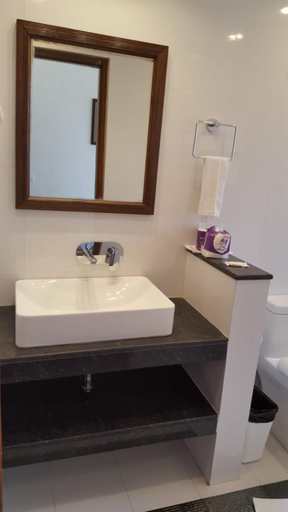 Bathroom, Pool View Studio Apartment in Candolim Beach Resort, North Goa