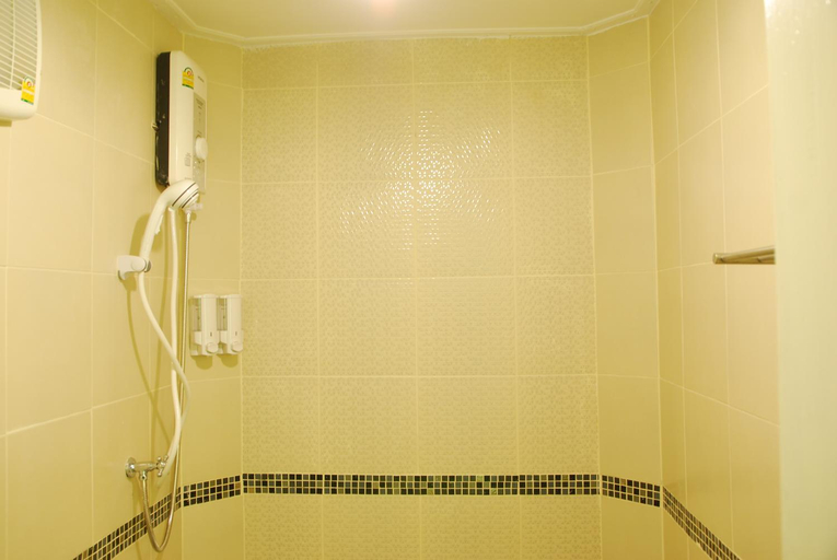 Bathroom 14